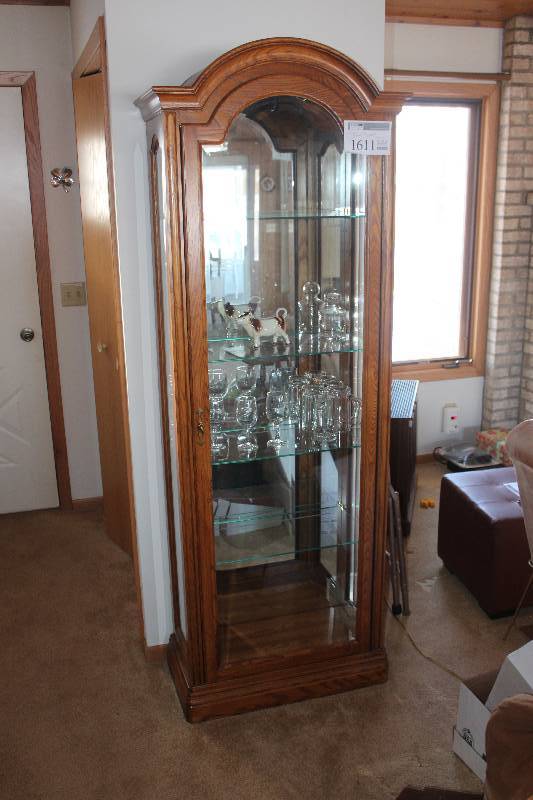 lot 1611 image: Curio Cabinet