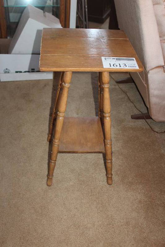 lot 1613 image: Table