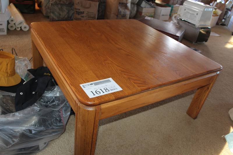 lot 1618 image: Wood Table