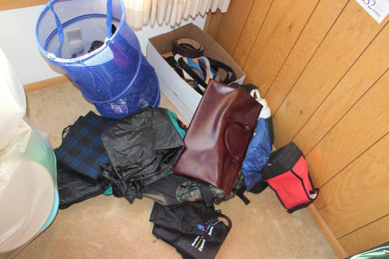 lot 1632 image: Lot of Belts & Bags