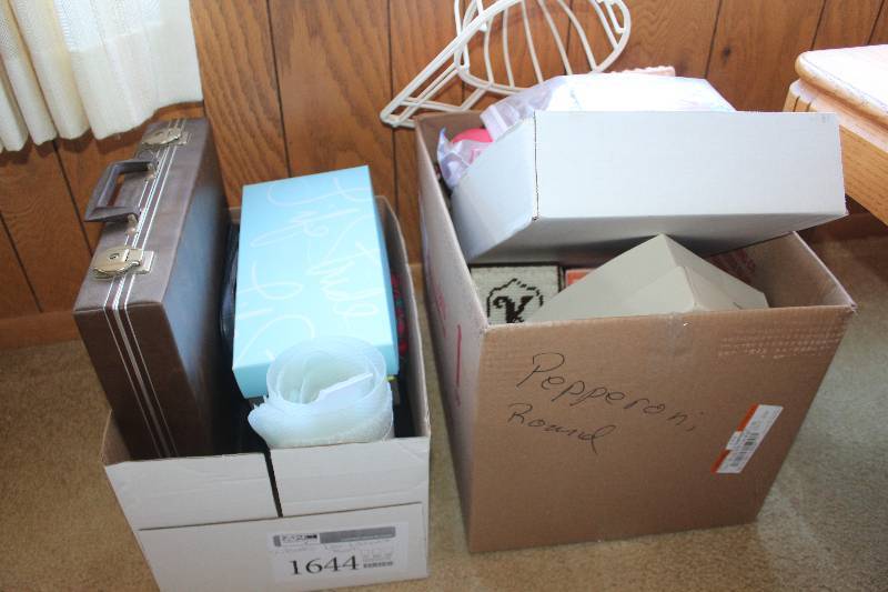 lot 1644 image: Lot of (2) Boxes of Misc Kitchenware, Bathware