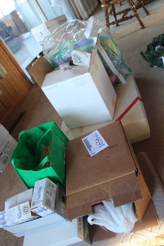 lot 1656 image: Lot of (4) Boxes of Easter Decorations, Misc Cards