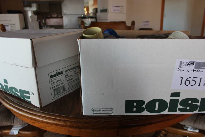 lot 1651 image: Lot of (2) Boxes of Home Decorations