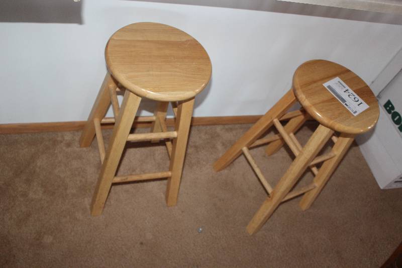 lot 1624 image: Lot of (2) Wood Barstools