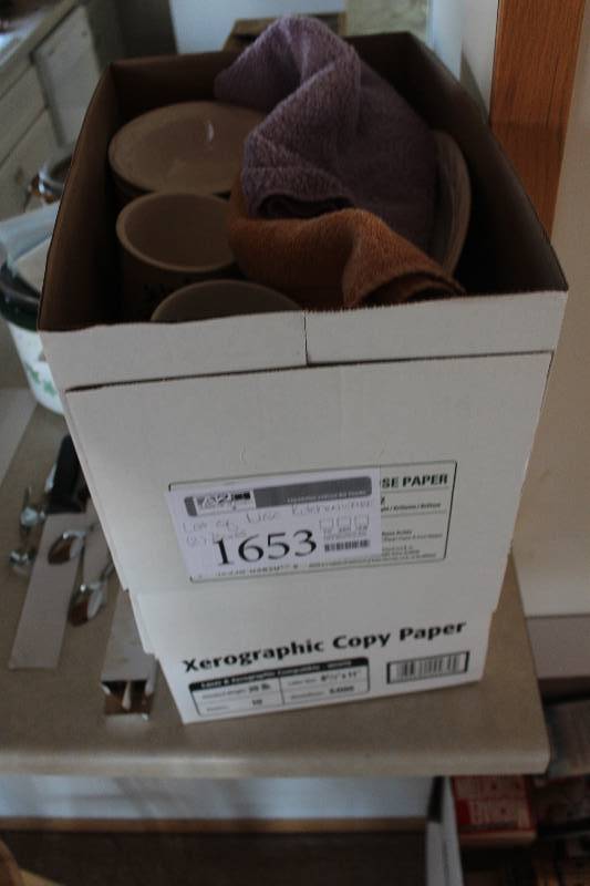 lot 1653 image: Lot of (2) Boxes of Misc Kitchenware Including Cups, Saucers, Plates