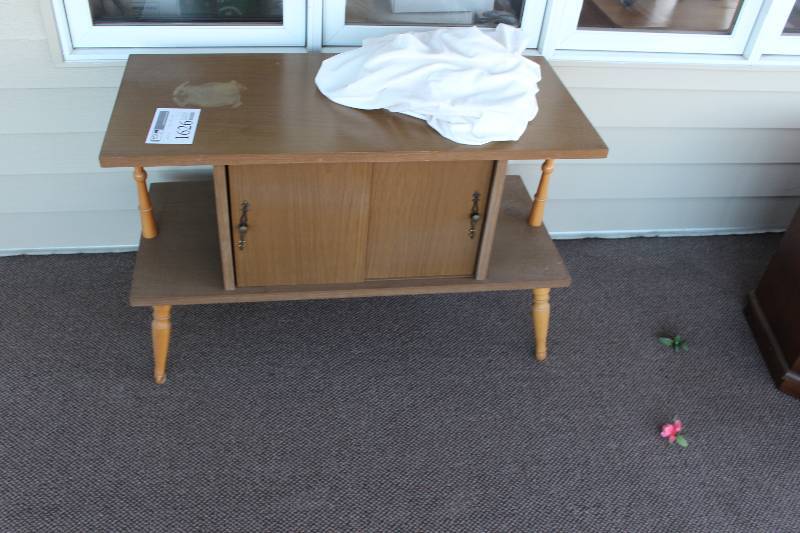 lot 1626 image: Table