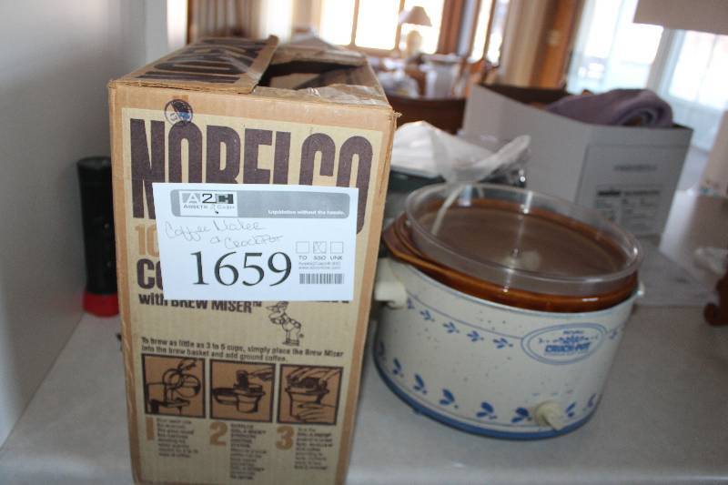 lot 1659 image: Norelco Coffee Maker & Crock Pot