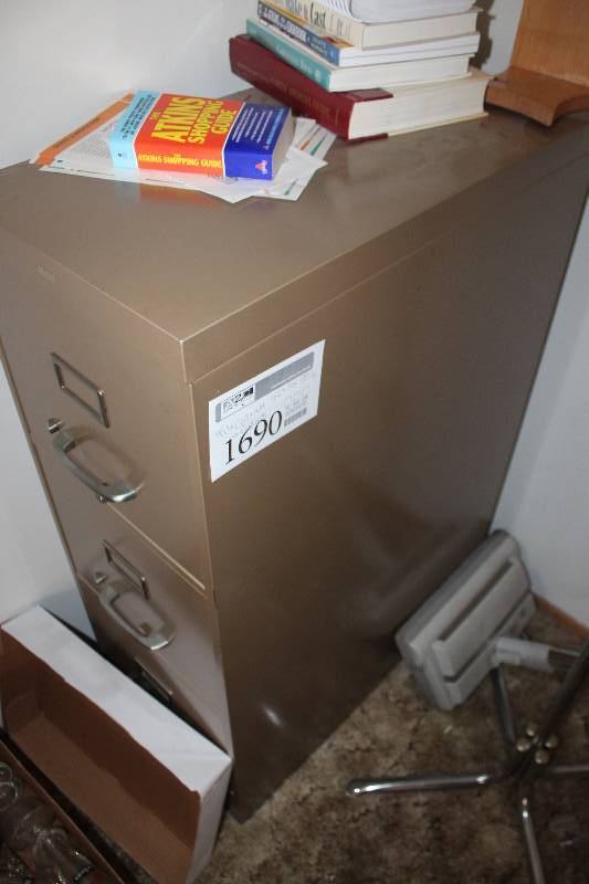 lot 1690 image: 2-Drawer Metal File Cabinet