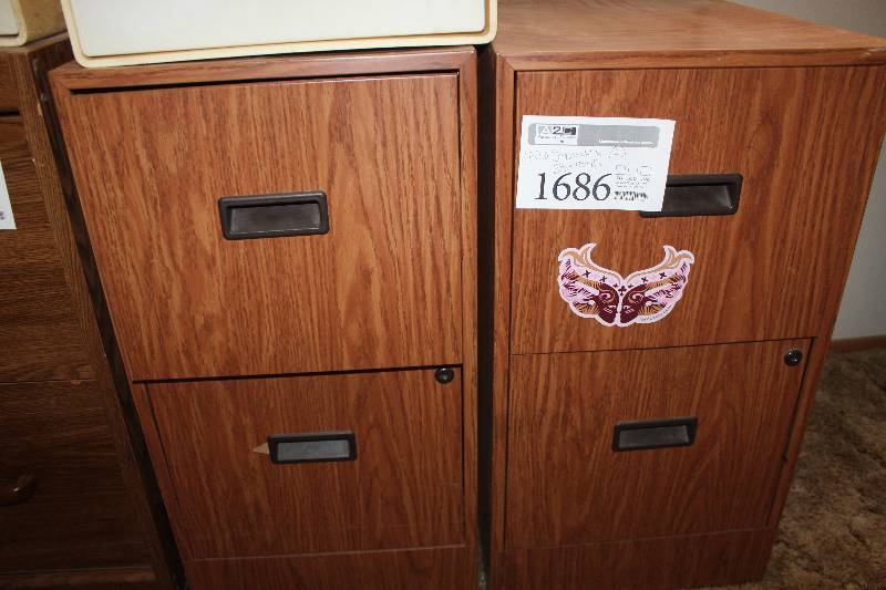 lot 1686 image: Lot of (2) File Cabinets