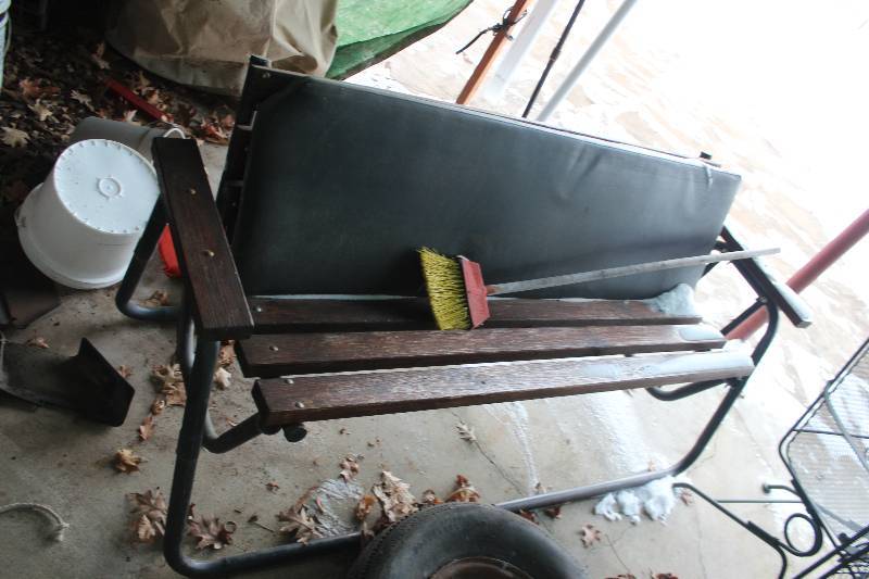 lot 1763 image: Yard Swinging Bench