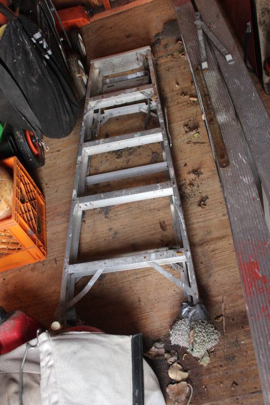 lot 1773 image: 4ft. Aluminum Ladder