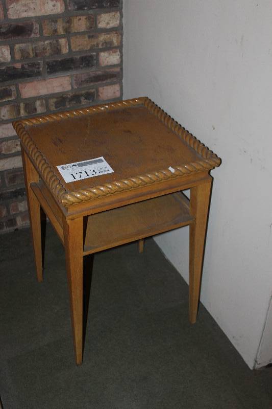 lot 1713 image: Table