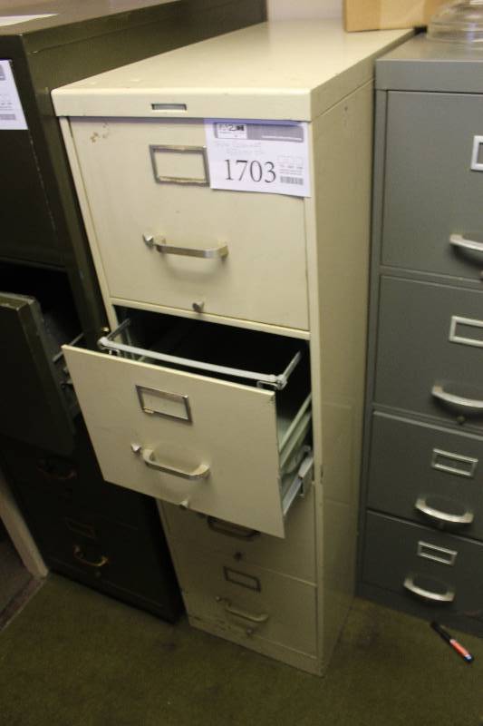 lot 1703 image: 4-Drawer Metal File Cabinet