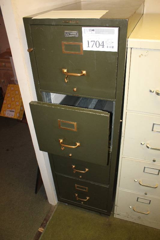 lot 1704 image: Shaw-Walker 4-Drawer Metal File Cabinet