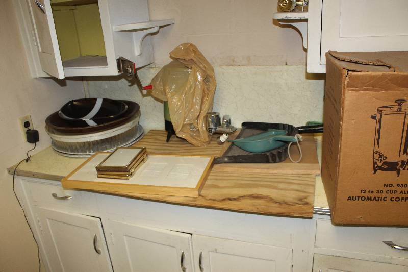 lot 1708 image: Contents of Room Not Lotted