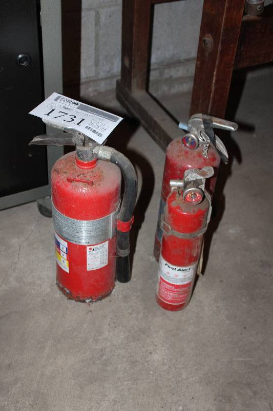 lot 1731 image: Lot of (3) Fire Extinguishers