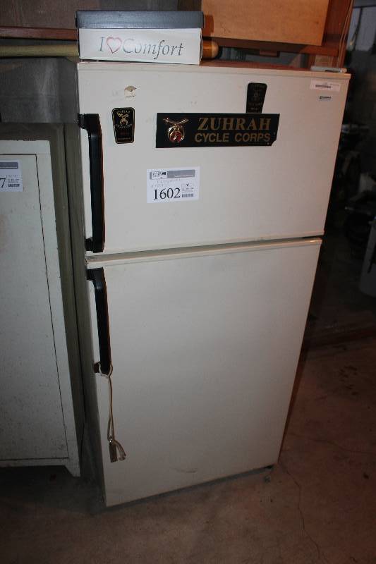 lot 1602 image: Kenmore Refrigerator