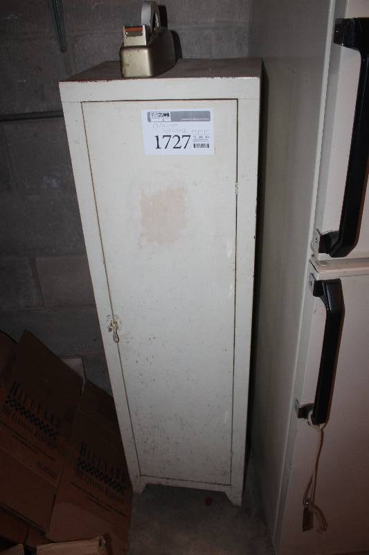 lot 1727 image: Cabinet