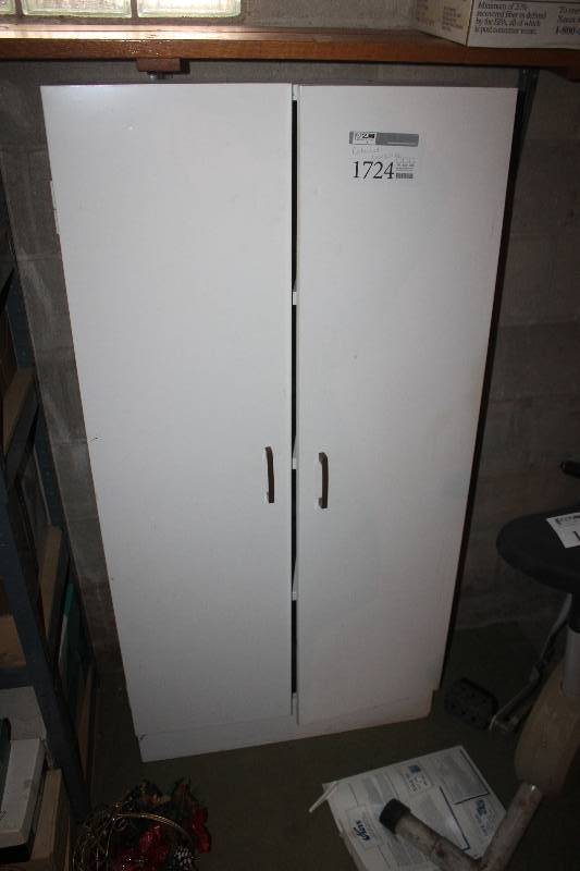 lot 1724 image: Cabinet