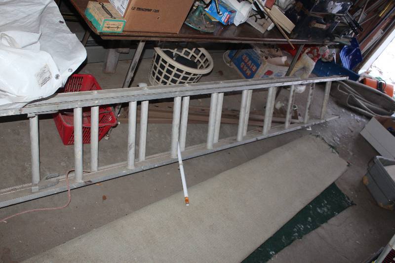 lot 1744 image: 20ft. Extension Ladder