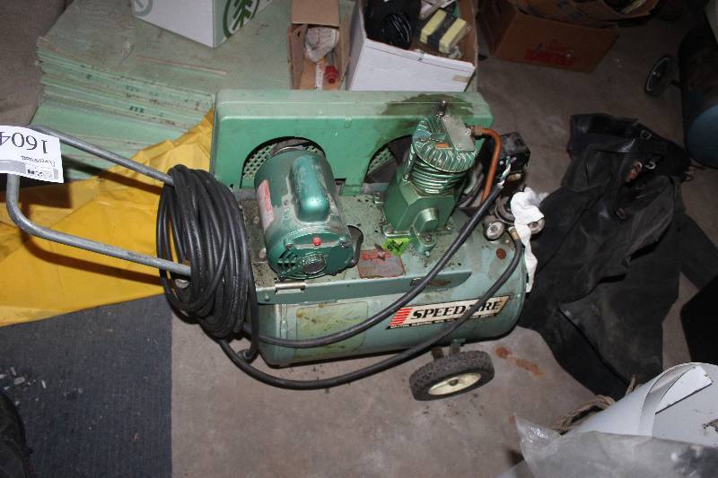 lot 1604 image: Speedaire Compressor