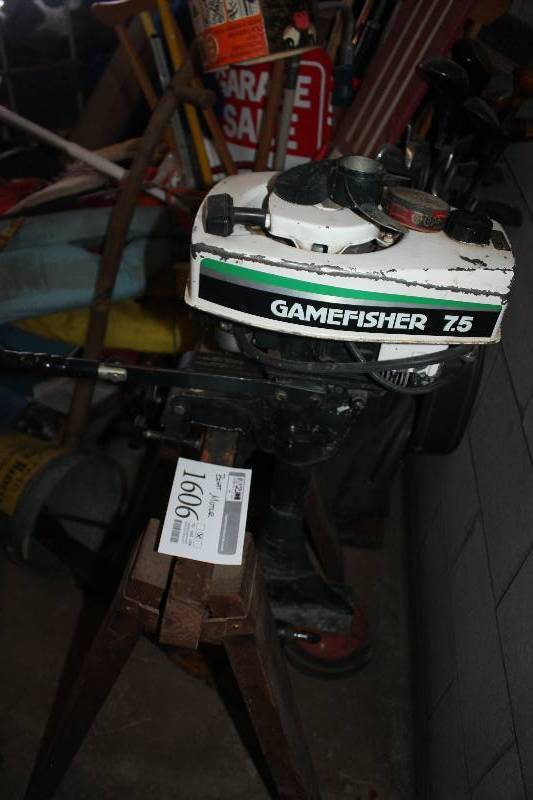 lot 1606 image: Gamefisher 7.5Boat Motor w Propeller