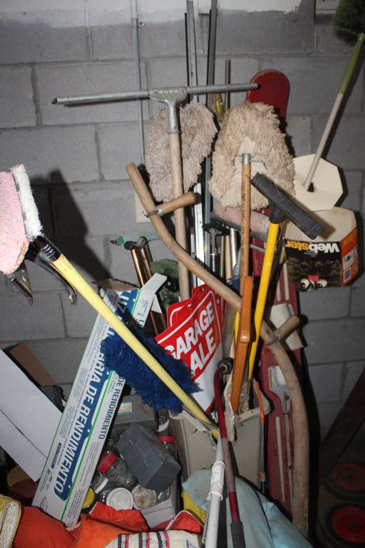 lot 1743 image: Cleaning Tools