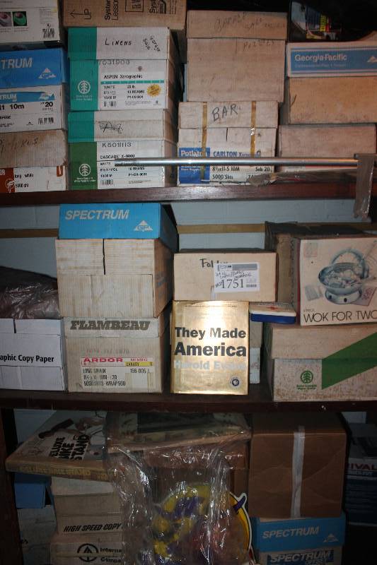 lot 1751 image: Shelf Lot of Linens, Bottles, Decorations