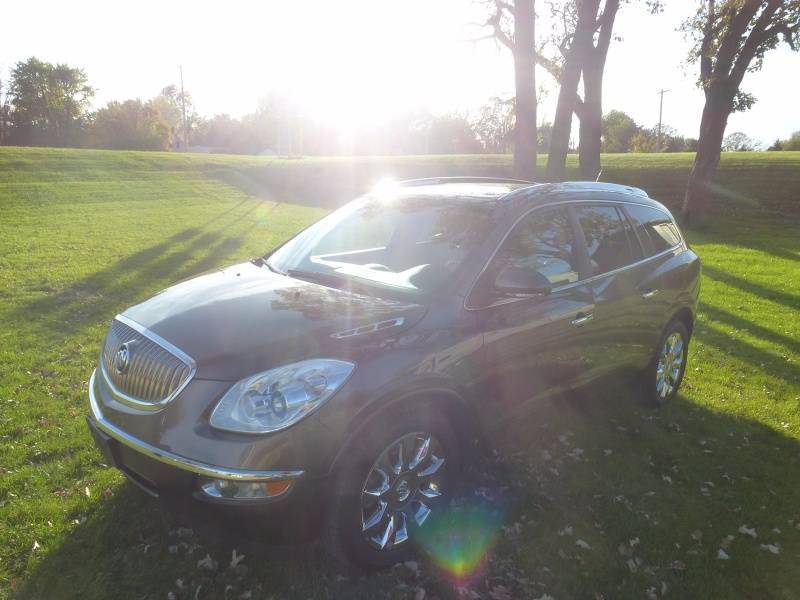 lot 3 image: 2010 Buick Enclave CLX AWD