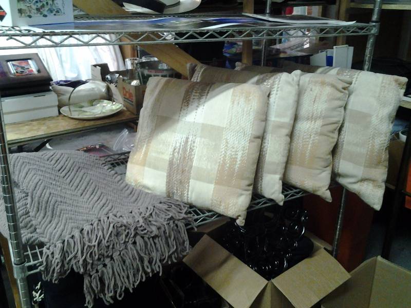 4-Decorative Pillows, 1-Throw Blanket