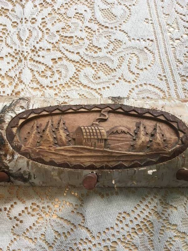 lot 25 image: Carved Key Rack