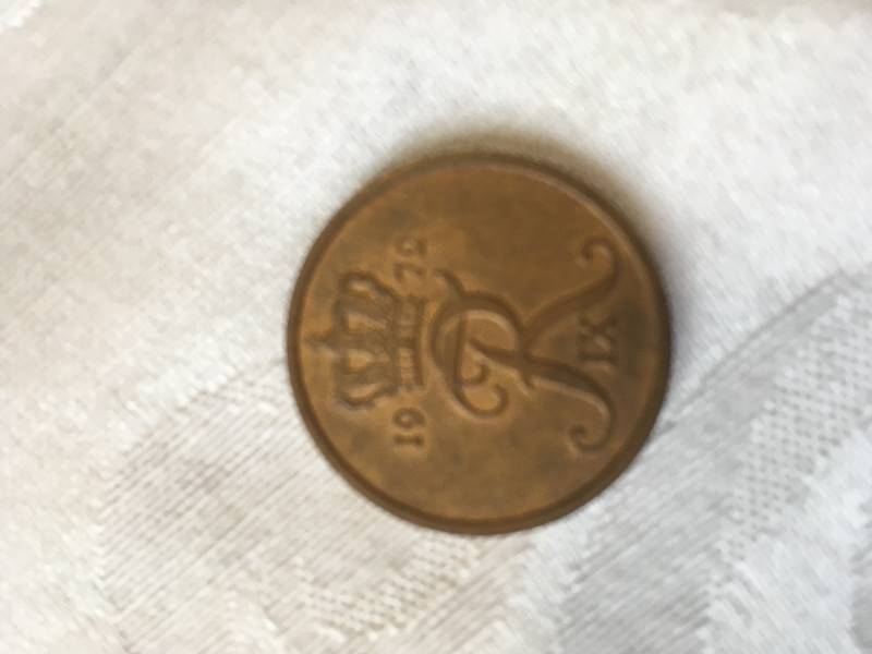 lot 11 image: Lot of Misc Coins and Tokens