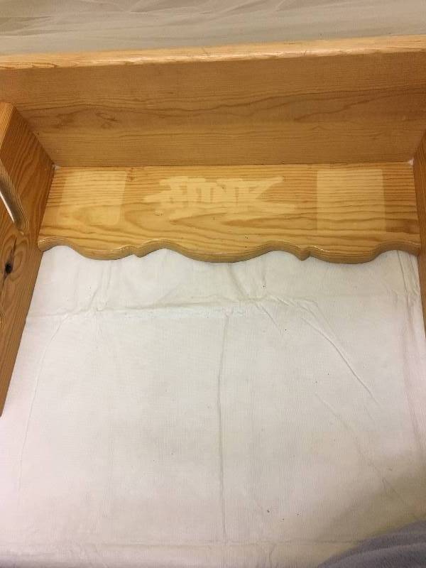 lot 19 image: Gun Rack