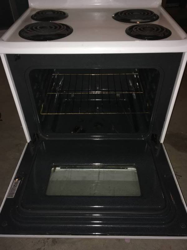 lot 4 image: Electric Kenmore StoveOven