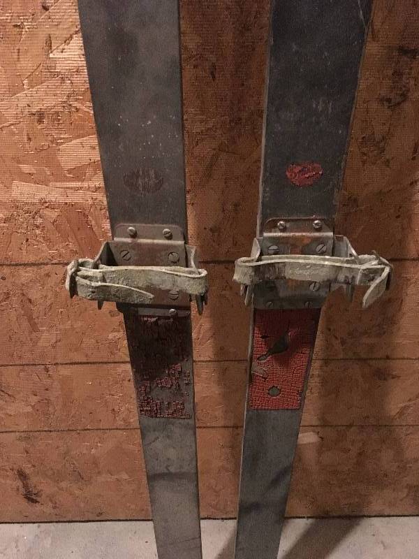 lot 46 image: Antique Skis