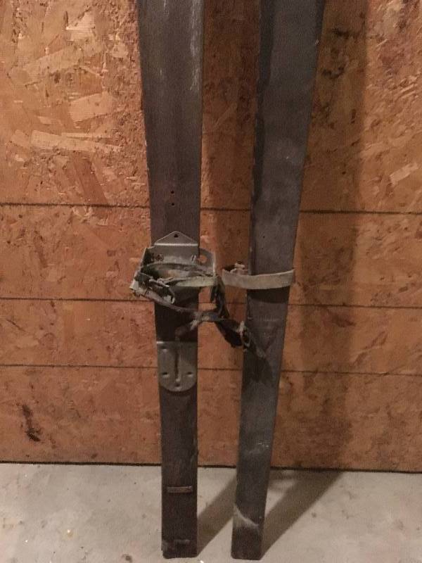 lot 47 image: Antique Skis