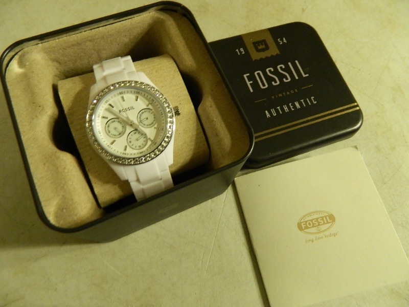 lot 4 image: New Fossil Watch