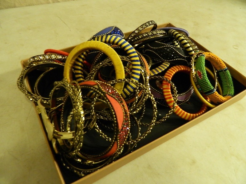 lot 5 image: Bangle Bracelets