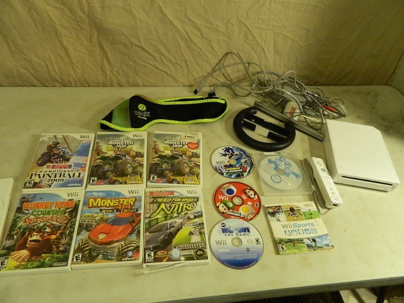 lot 7 image: Nintendo Wii Bundle