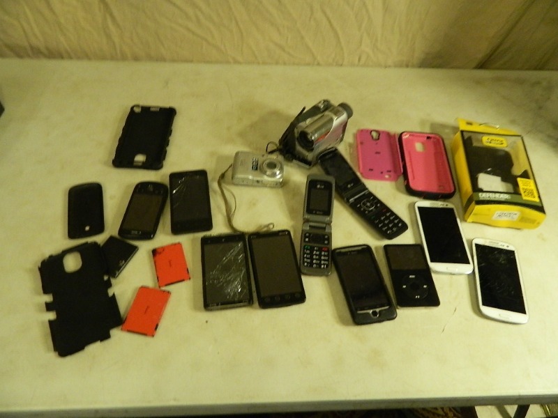 lot 22 image: Cellphones, Ipod, Cameras, and More