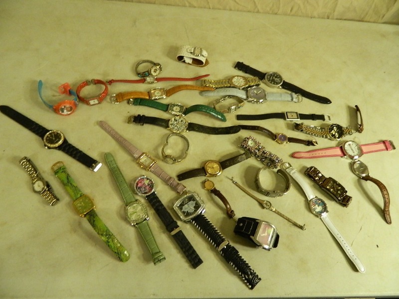 lot 24 image: Watches