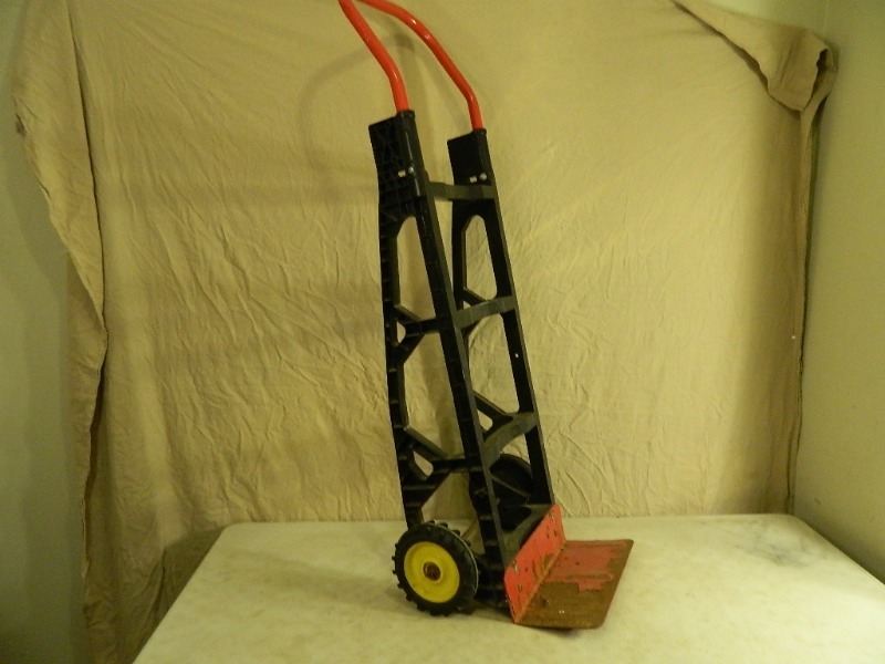 lot 70 image: 2 Wheel Cart