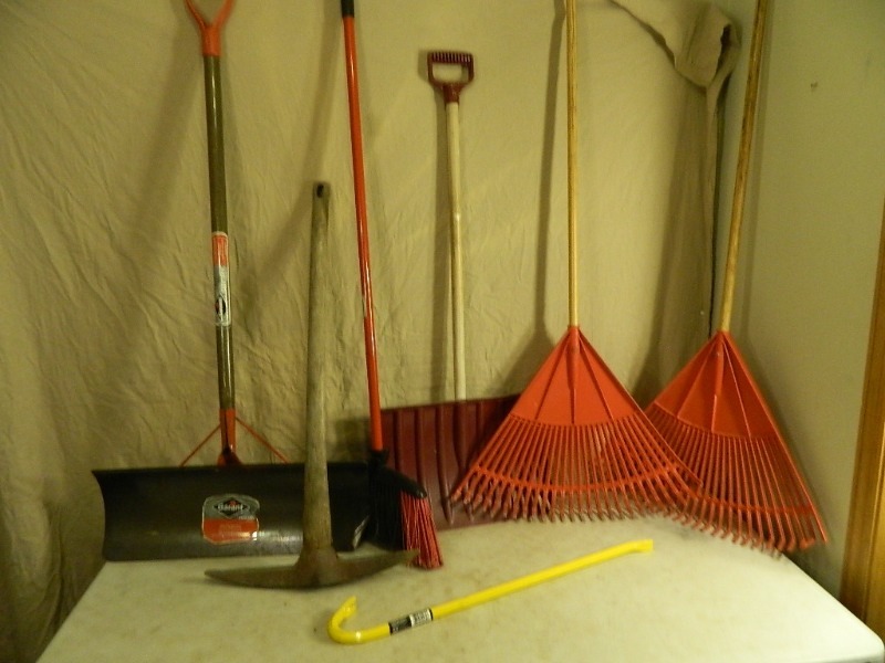 lot 71 image: Long Handle Tools