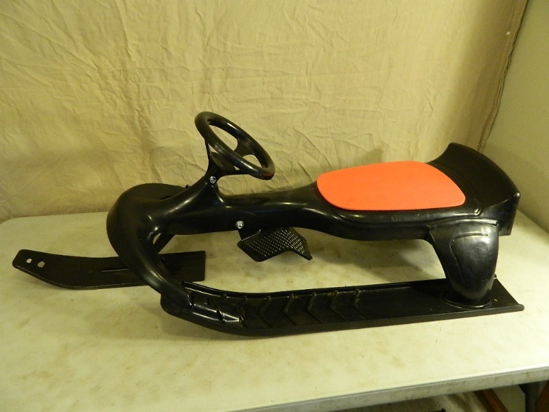 lot 93 image: Kids Ski Sled