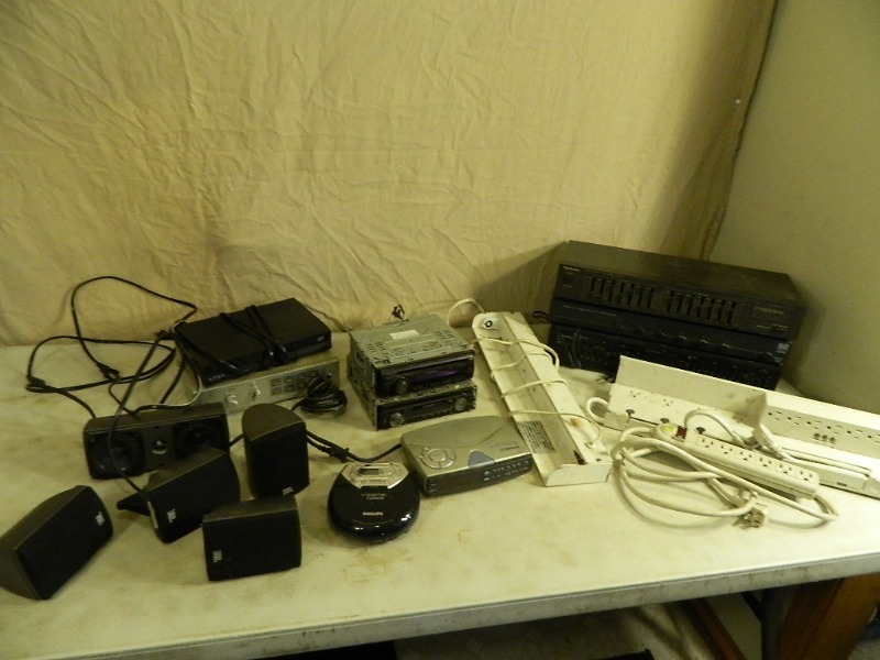 lot 98 image: Assorted Electronics