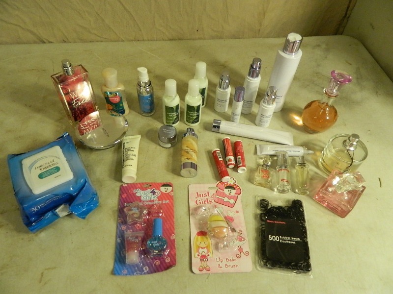 lot 107 image: Cindy Crawford Meaningful Beauty Products and More
