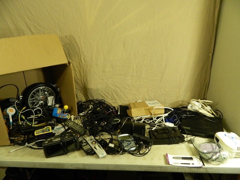 lot 122 image: Assorted Electronics