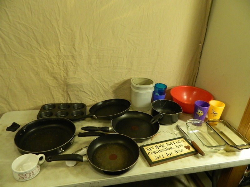 lot 157 image: Kitchen Items
