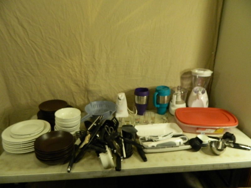lot 165 image: Blender, Dishes, and More