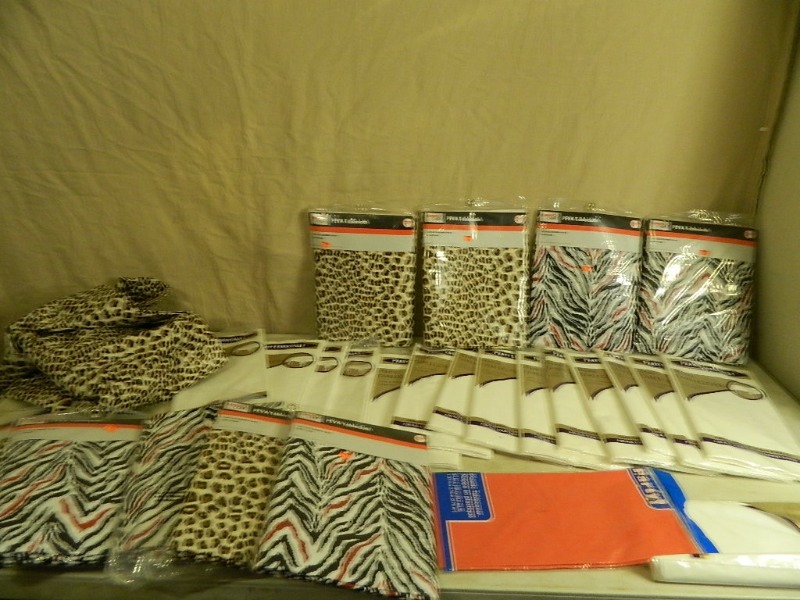 lot 170 image: New Tablecloths  Table Covers
